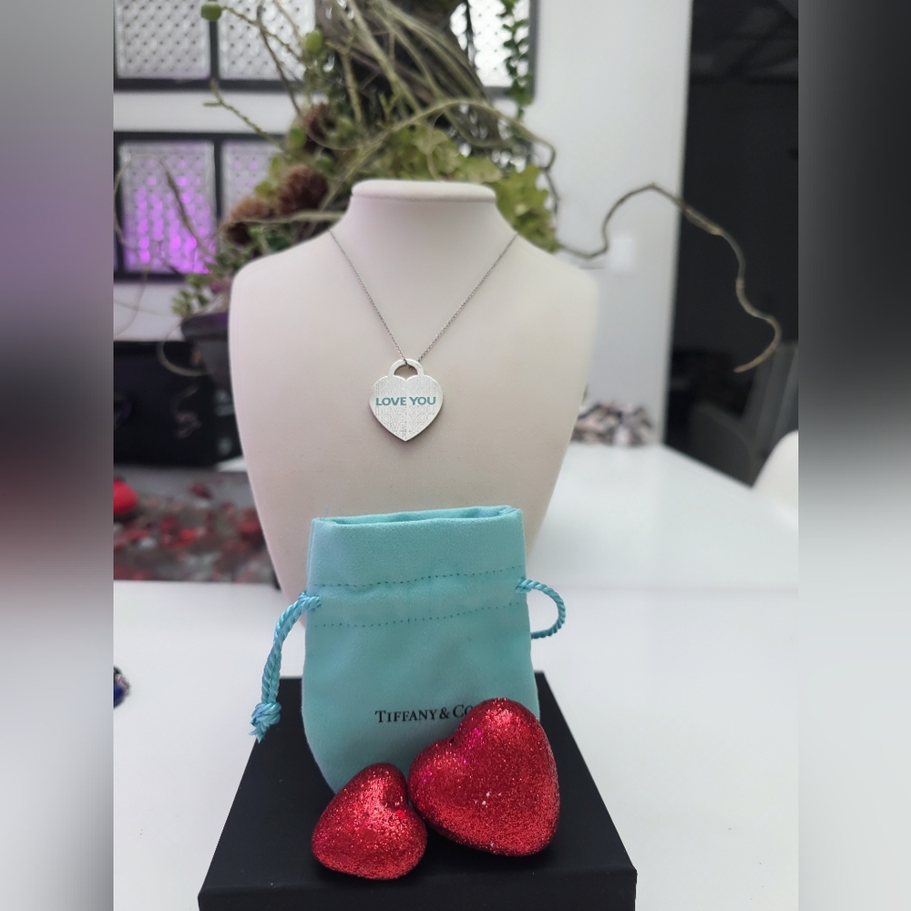 Tiffany & Co. Silver Heart Pendant Necklace. Large Size